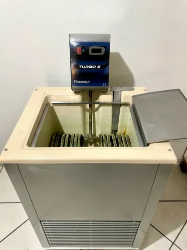 Maquina de picolé e gelo saborizado Finamac Turbo 8