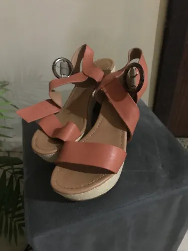 Sandália semi nova