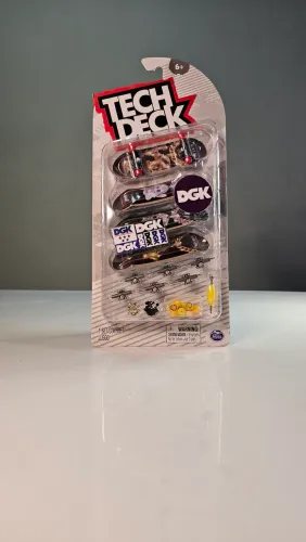 Tech Deck DGK Kit com 4