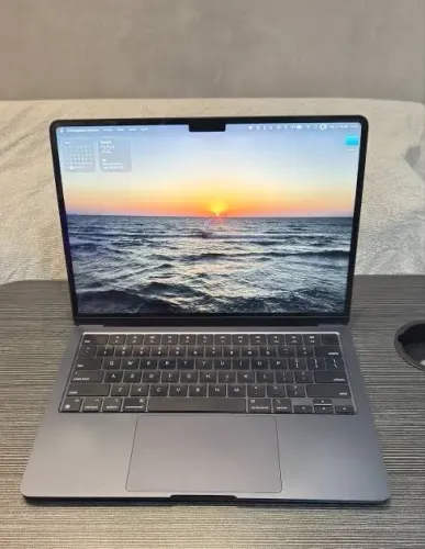 MacBook Air M3 8gb 256GB midnight