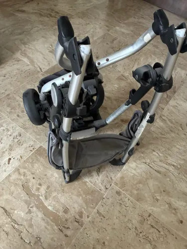 Carrinho bebê seminovo portátil unisexy