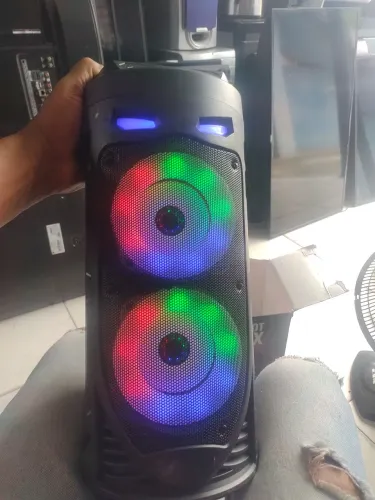 Vendo caixa amplificada robot box TWS com blooth funcionando perfeitamente R$ 190,00