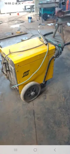  Vende se Maquina solda. 