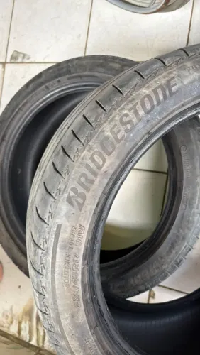Vende -se 1 par de Pneus