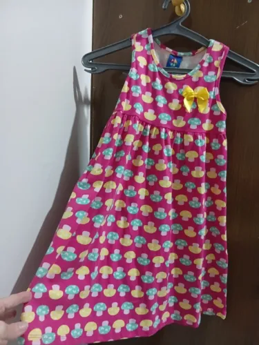 Vestido infantil regata da marca Pipa (linha do Grupo Kyly), tamanho 6. Modelo na cor pink