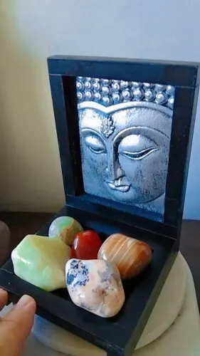 Suporte com face de Buda decorativo