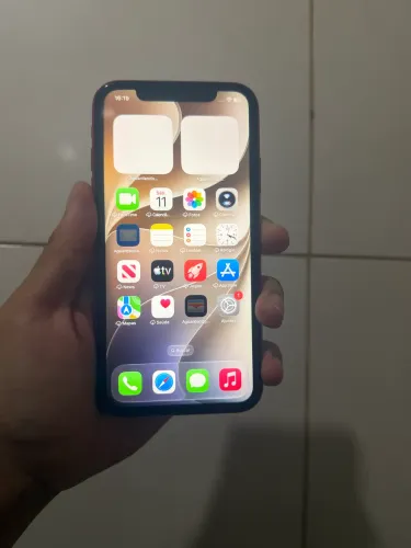 Vendo iPhone 11 128GB vermelho