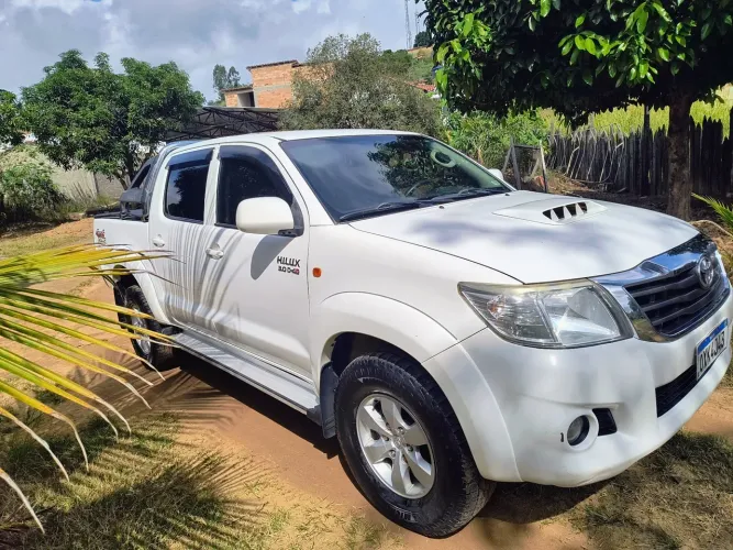 Toyota Hilux CD SR D4-d 4X4 3.0 TDI Dies Aut. 2014