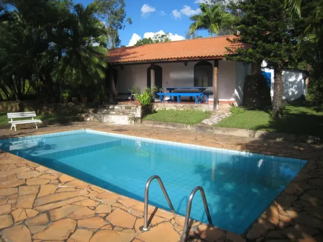 Fazenda/Sítio/Chácara para venda possui 750 metros quadrados com 8 quartos