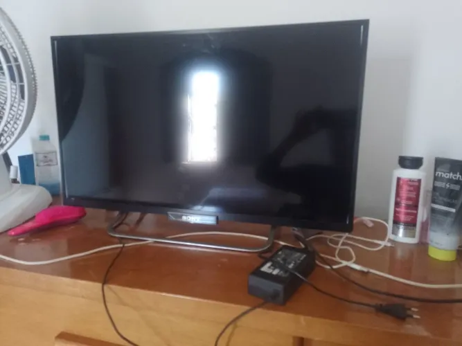 Vendo TV Sony com defeito semi nova