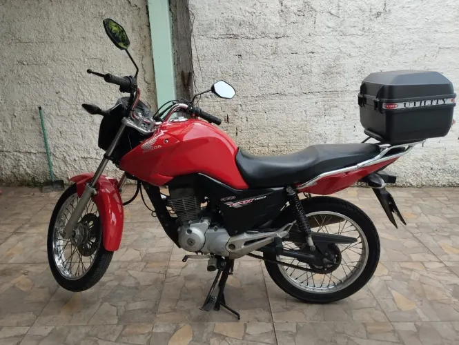 Novíssima moto completa CG 150 Fan com baú baixo Km