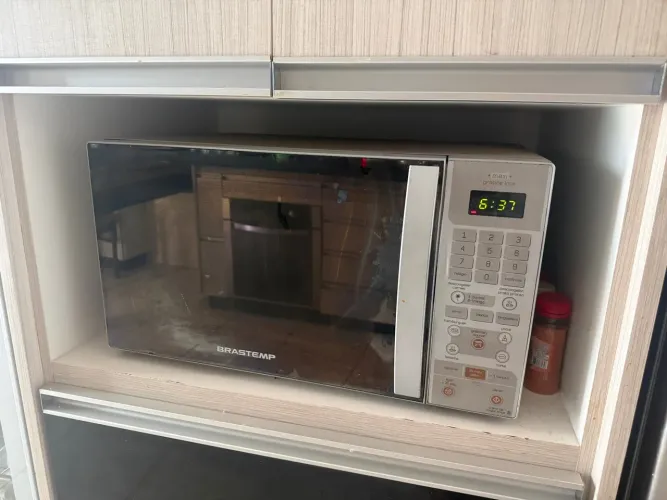 Micro-ondas Brastemp Espelhado com Painel Digital