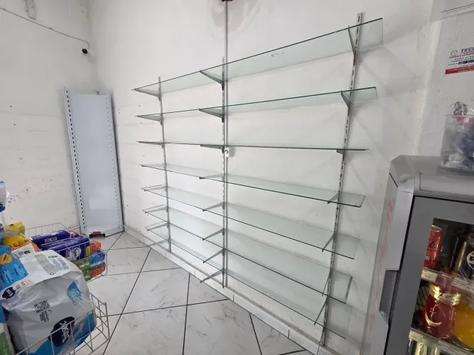 Prateleiras de vidros para comércio e lojas