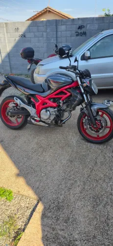 SUZUKI GLADIUS 650c
