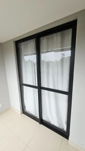 Porta sacada esquadria em alumínio porta de correr 2 folhas 1,50m x 2,27 m