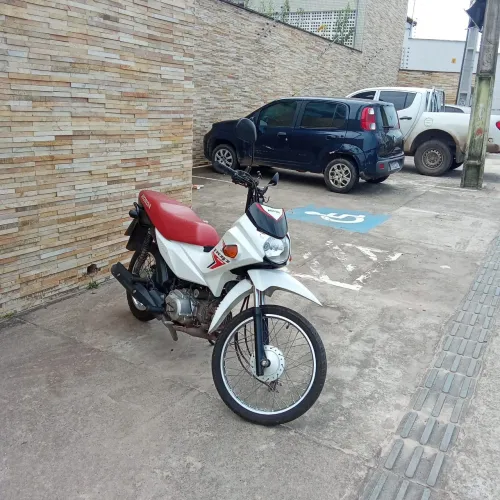 Vendo moto pop 110 ano 2025, vendo 12.000 , aceito cartão e posso negociar