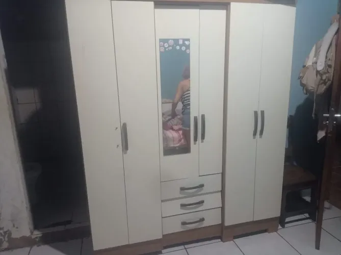 Vendo este guarda-roupa
