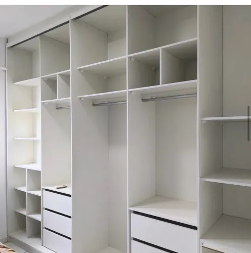 Guarda roupas desmontado MDF