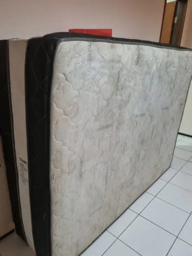 Cama casal 1,88 por 1,38 higienizada