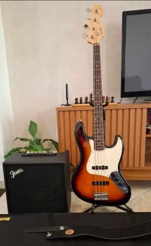 Baixo Squier by Fender JazzBass