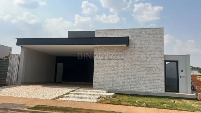 Casa a venda em condomínio fechado