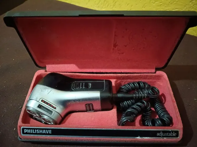 MAQUININHA DE BARBEAR PHILIPS/DARLING