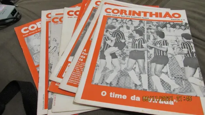 fotos (142) em WhatsAp das revistas da história do corinthians corintião relíquia 1979 