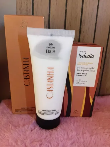 Kit hidratante corporal com caixa de sabonete