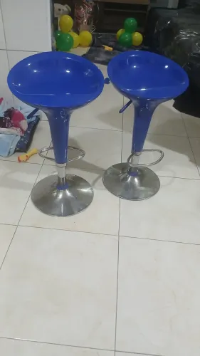 Vendo cadeiras praticamente novinha