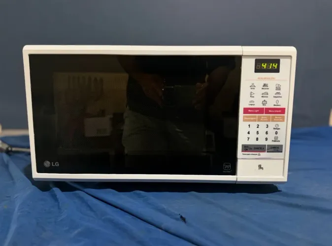 Microondas LG moderno 30 litros!
