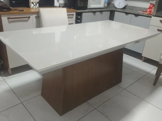 Mesa com tampo de vidro