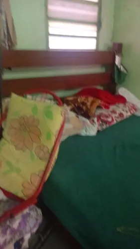 Vendeu uma cama de madeira
