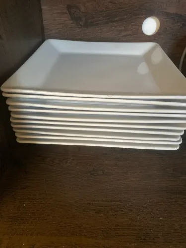Pratos de porcelana