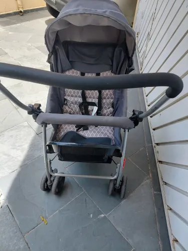 Carrinho de bebê reversível