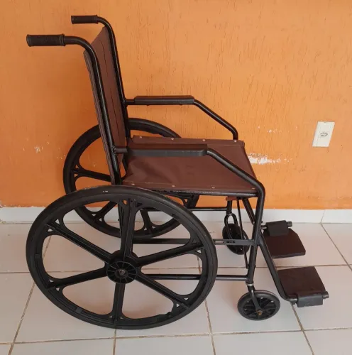 Cadeira de rodas em 05x no cartão.