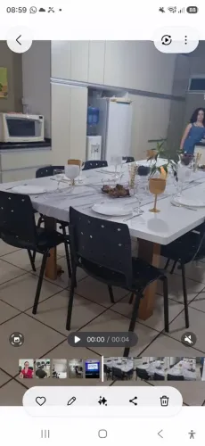 Mesa grande MDF, pés de madeira + 8 cadeiras