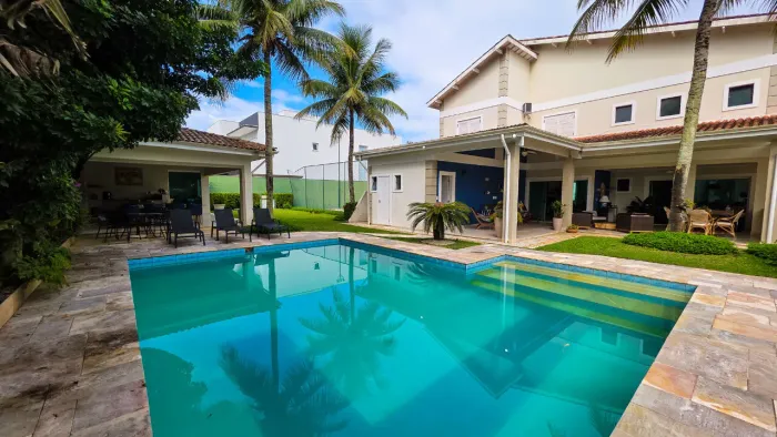 Casa com amplo terreno à venda no Condomínio Jardim Acapulco na praia do Guarujá