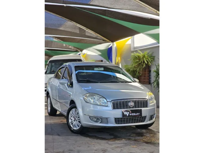 Fiat Linea Essence 1.8 Flex 16V 4P 2013
