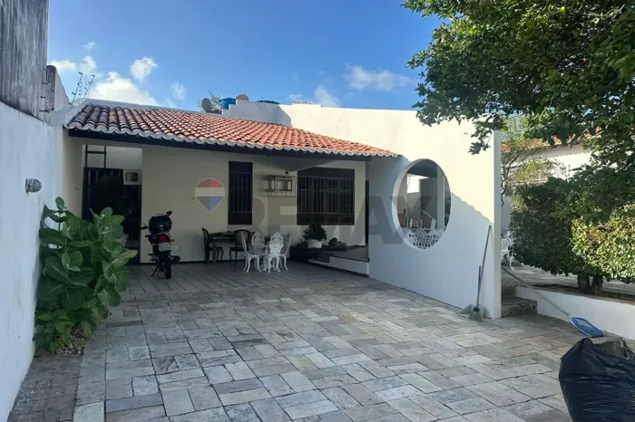 Casa com 4 quartos suites e piscina