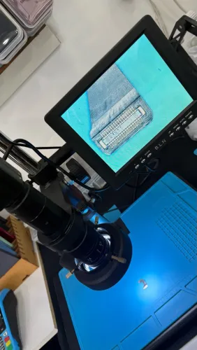 Microscópio para manutenção de celular
