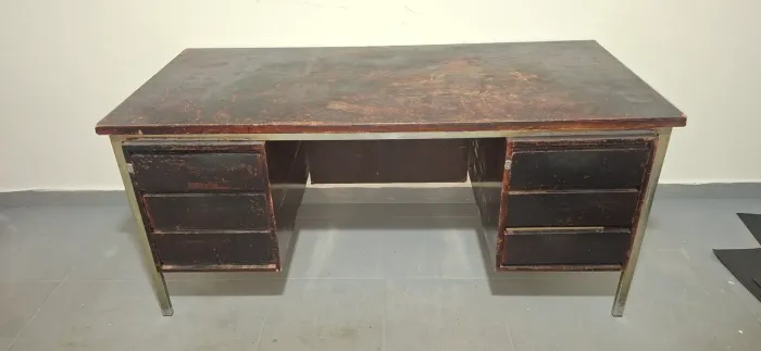 Mesa de escritório de madeira maciça