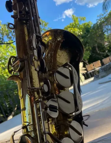 Saxofone Alto Amati Kraslice