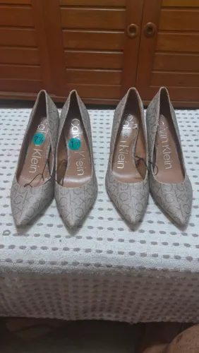 Sapato Calvin Klein Scarpin recém chegado de Miami, novo, tamanhos 7.5 e 8 (EUA)
