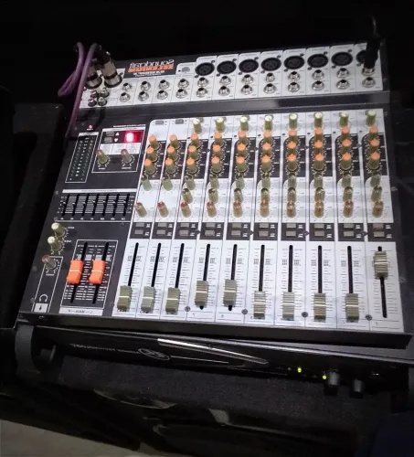 Mesa de Som SX1202FX Usada