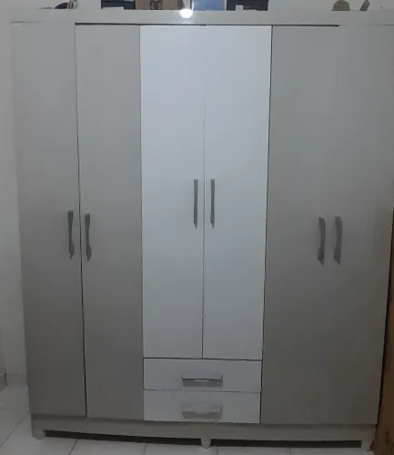 Vendo guarda-ro casal 6 porta e 2 gavetas. Não entrego tem que vim retirar