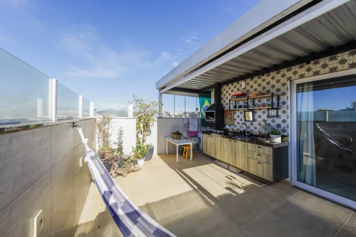 Cobertura duplex com 3 quartos, área gourmet e 3 vagas para venda