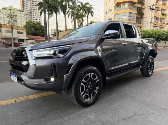 Toyota Hilux CD SRX Plus 4X4 2.8 TDI Die. Aut. 2026