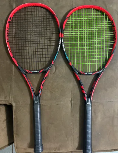 Par de Raquetes Yonex Vcore Tour F - 310g 16x21 L2