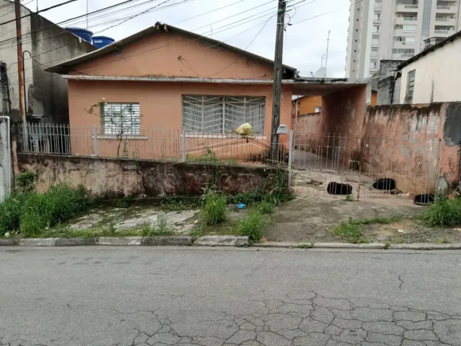 Casa à Venda em Poá com 3 quartos e Terreno de 350m²