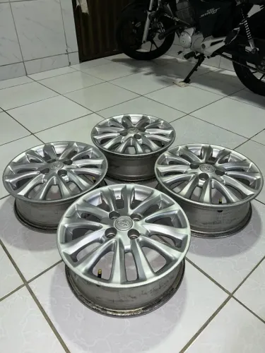 Rodas originais do Toyota Etios XLS 